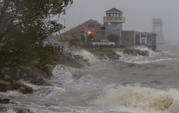 James River, Newport News during Superstorm Sandy, photo Kaitlin McKeown/Daily Press